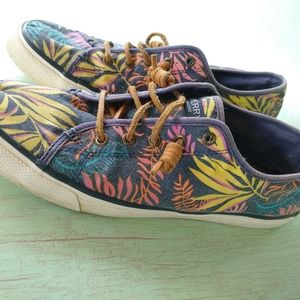 Sperry Hawaiian print shoes Women's 10